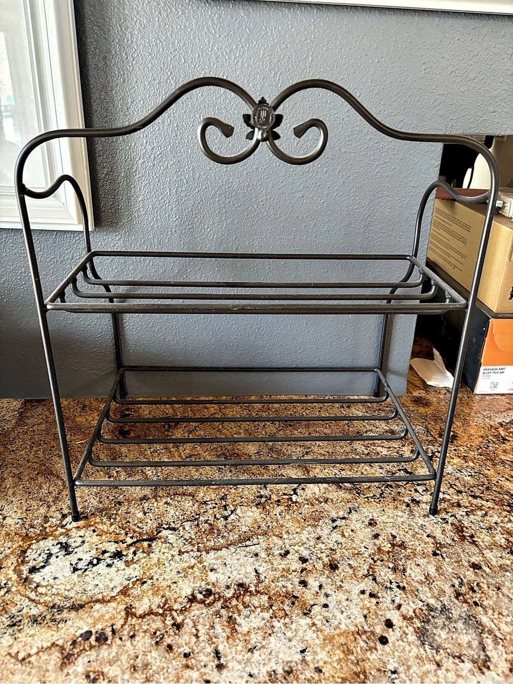 Longaberger vintage collectible NWOT Foundry Wrought Iron 2 shelf Bakers Rack